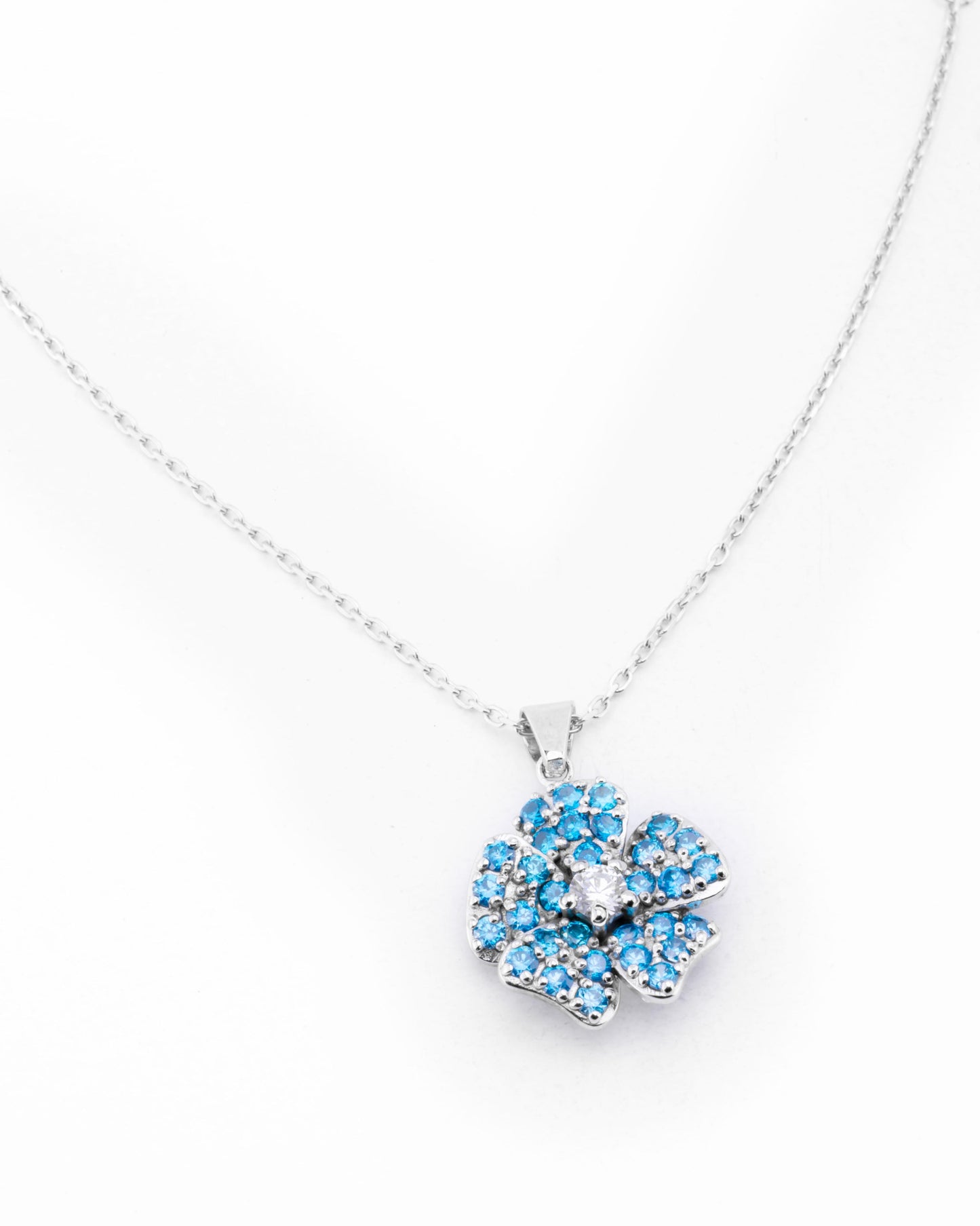 The simple silver necklace