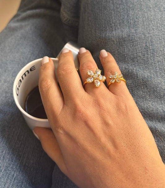 The white floral ring