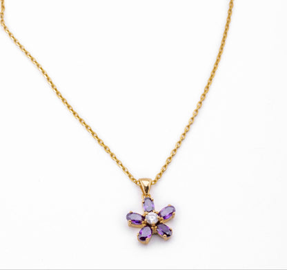 The simple flower necklace